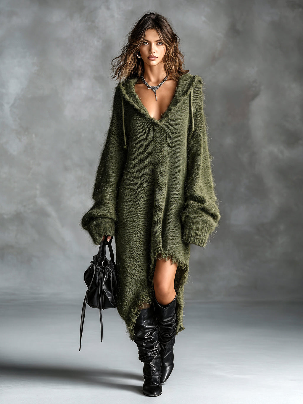 Ludivine | Robe oversize à capuche en maille duveteuse.