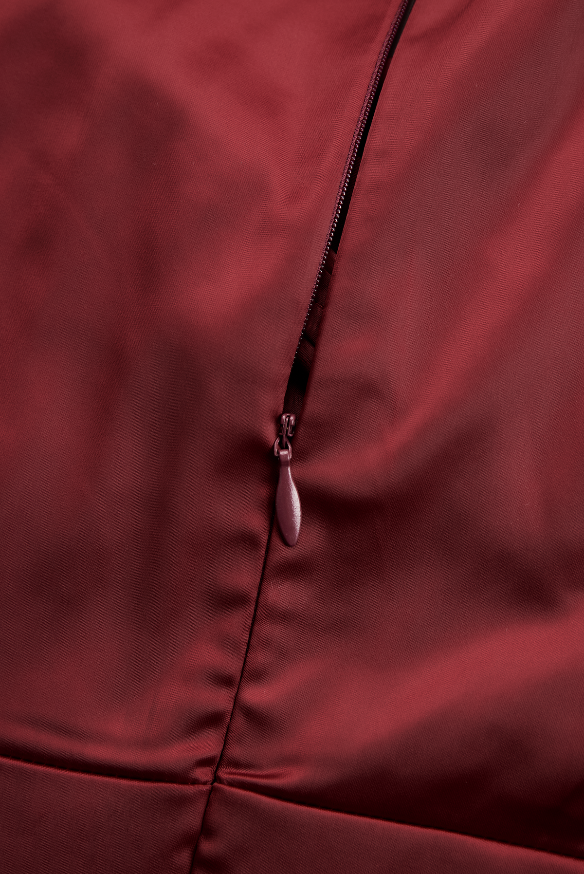 Adèle | Robe mi-longue en satin d’inspiration vintage à col drapé