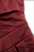 Adèle | Robe mi-longue en satin d’inspiration vintage à col drapé