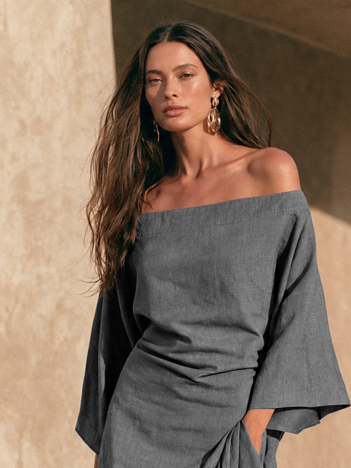 Aure | Robe longue minimaliste épaules dénudées avec bord à volants et manches évasées