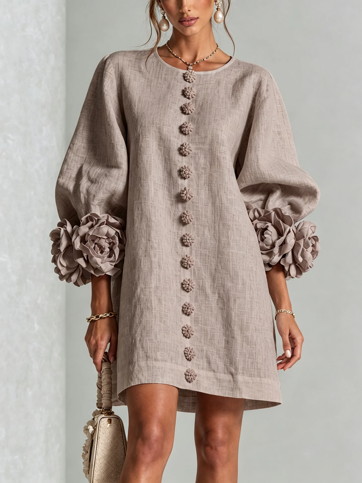 Odette | Robe texturée à col rond et poignets fleuris