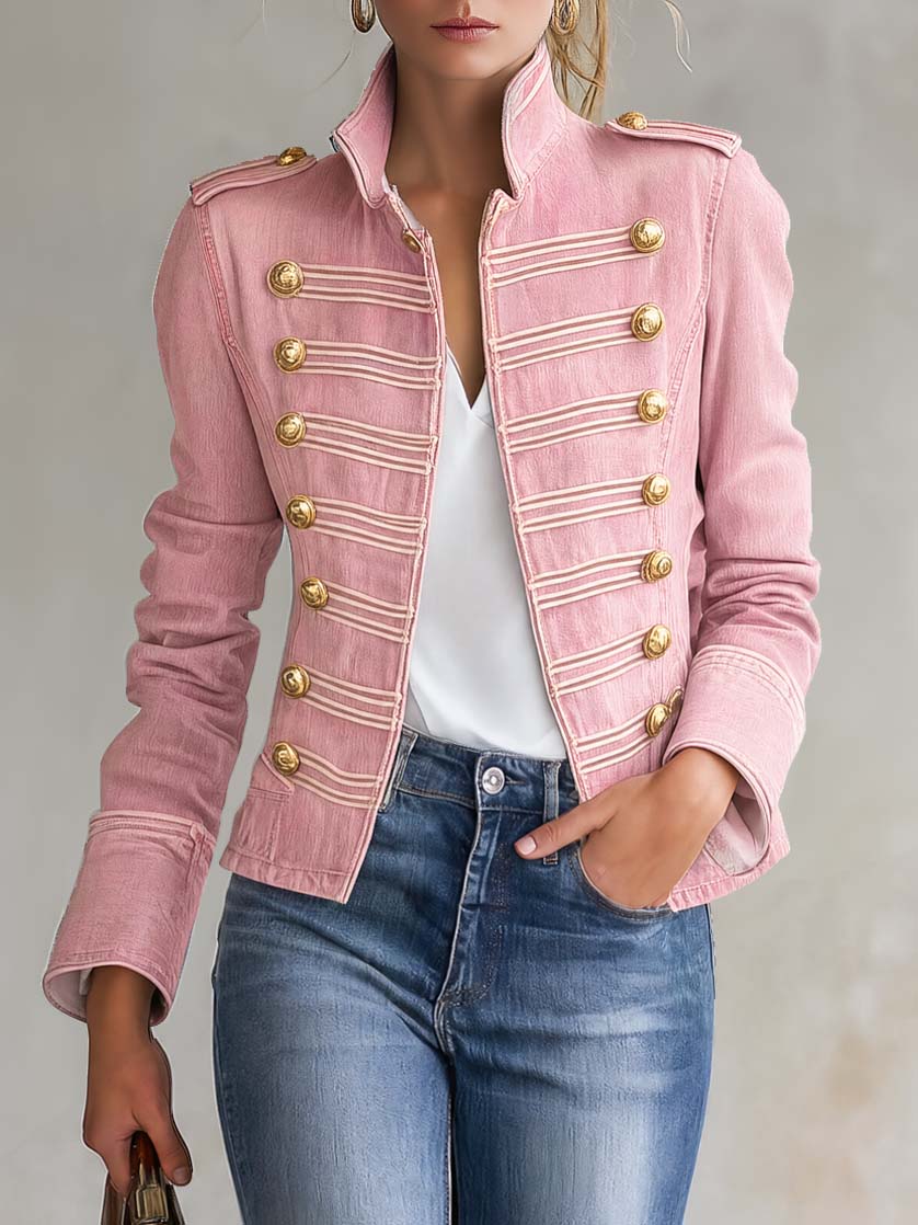 Marion | Veste militaire en jean à boutons dorés.
