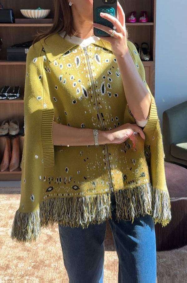Apolline | Poncho en maille à imprimé bandana, manches ouvertes, franges et zip