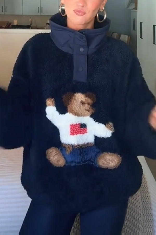 Ambre | Pull polaire rétro américain à col montant boutonné et motif ours