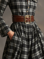 Margaux | Robe longue à revers et carreaux brun rougeâtre, style ethnique rétro