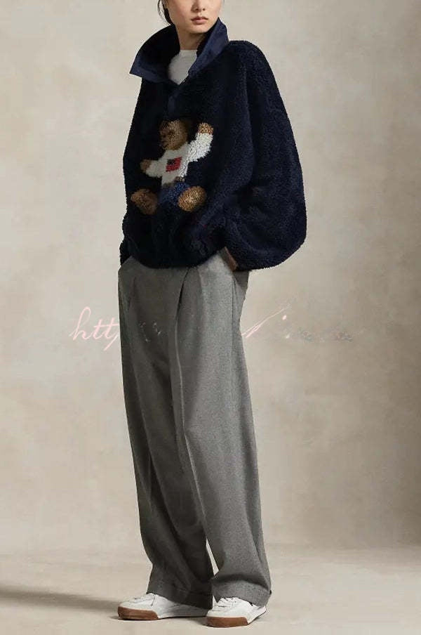 Ambre | Pull polaire rétro américain à col montant boutonné et motif ours