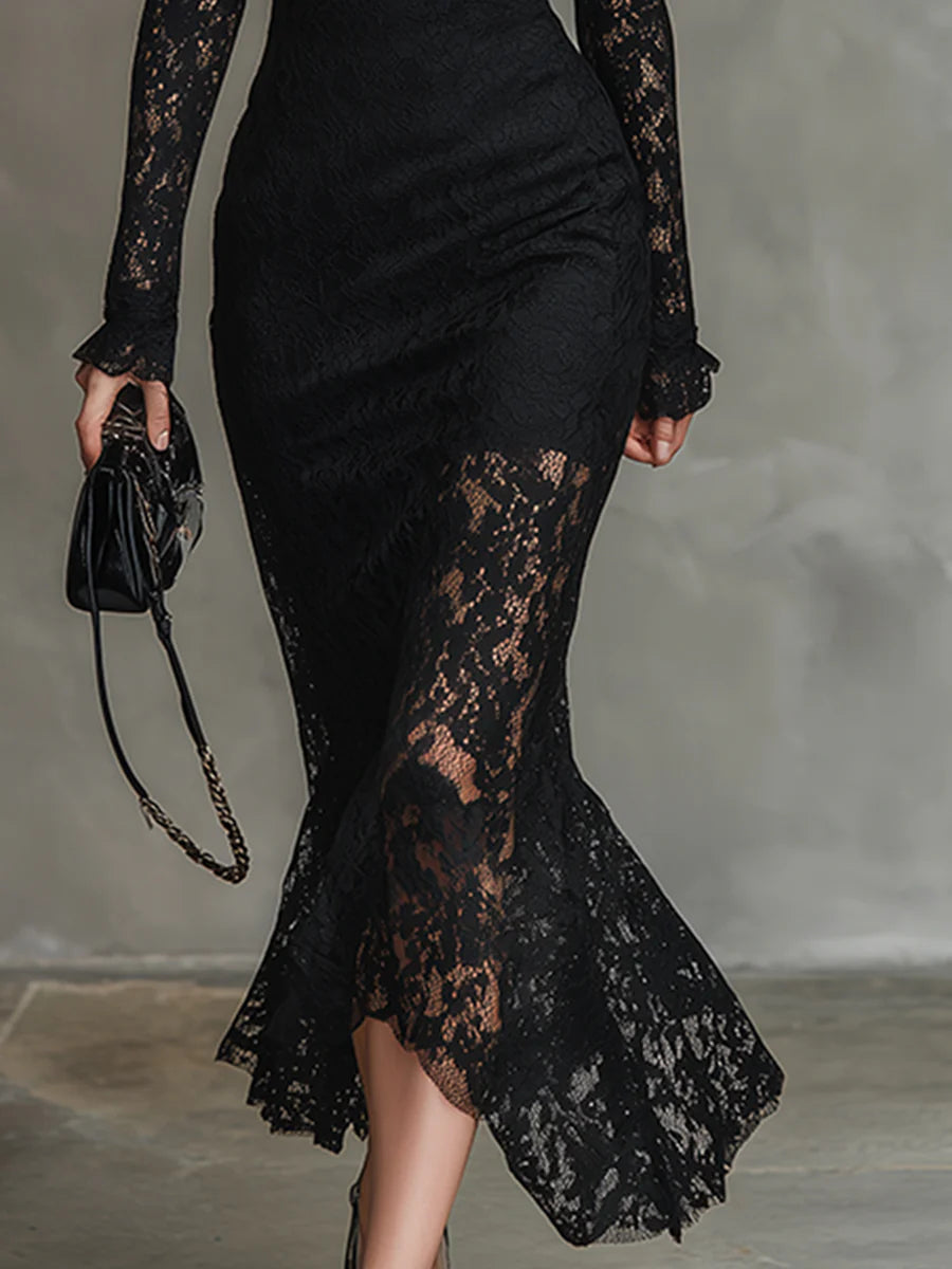 Eugénie | Élégante robe longue noire en dentelle extensible avec bas en queue de poisson