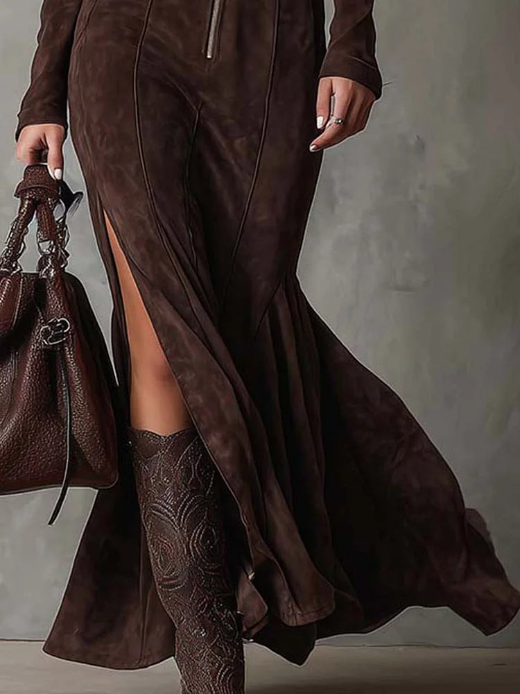 Mathilde | Robe longue marron avec ceinture.