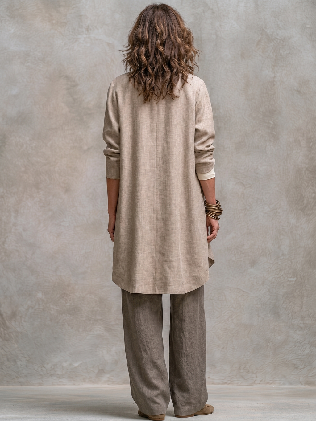 Constance | Ensemble trois pièces élégant beige et gris avec pantalon palazzo.