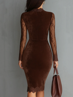 Garance | Mini-robe vintage marron en velours à encolure goutte d’eau et manches en dentelle
