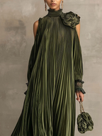 Rosalie | Robe longue plissée à détail floral sur l’épaule
