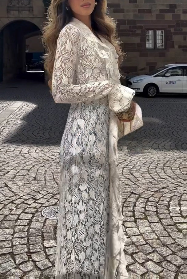 Héloïse | Robe longue à col revers en dentelle florale, volants et manches évasées