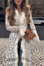 Héloïse | Robe longue à col revers en dentelle florale, volants et manches évasées