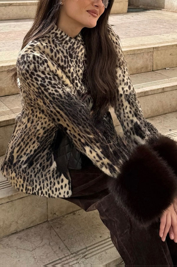 Faustine | Veste rétro en fausse fourrure imprimé animal, col montant et poignets duveteux