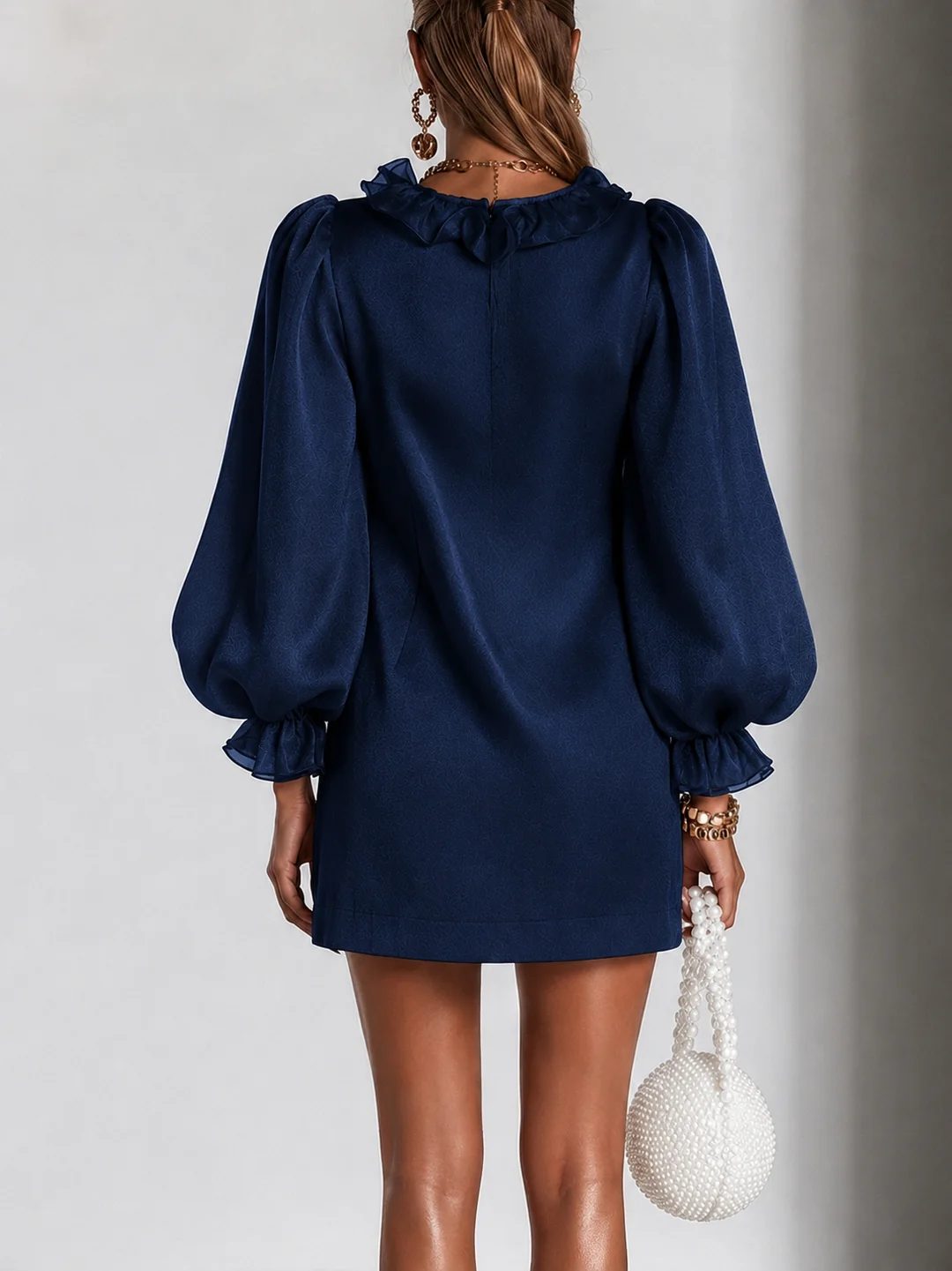 Valérie | Robe courte à encolure volantée et manches bouffantes
