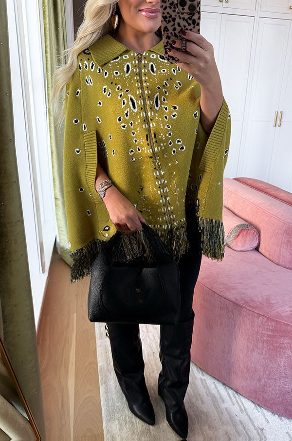 Apolline | Poncho en maille à imprimé bandana, manches ouvertes, franges et zip